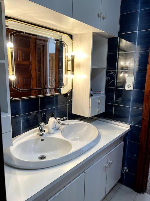 Detached Pool Villa, Idyllic Setting 450m To Caleta De Velez